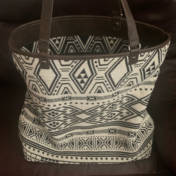 Thirty-One Reversible Tote in Rio Weave! Near New! - Picture 6 of 8